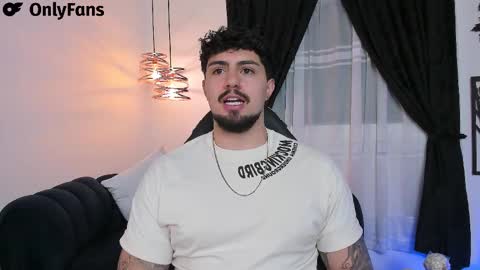 Snapshot of maximo_rodriguez chatting on 02/23/25, 05:56 Maximo online show from 02/23/25, 05:56