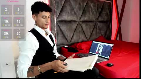 Snapshot of maximo_romano chatting on 10/23/25, 08:07 Maximo online show from 10/23/25, 08:07