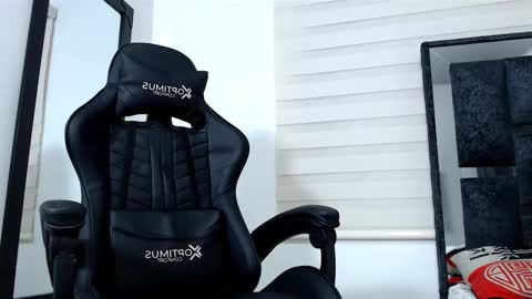 Maximo Sebastian online show from 02/10/25, 01:57