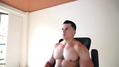 Snapshot of maximohoot chatting on 01/15/26, 09:29 Sebastian online show from 01/15/26, 09:29