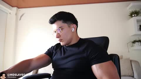 Snapshot of maximohoot chatting on 02/03/26, 03:17 Sebastian online show from 02/03/26, 03:17