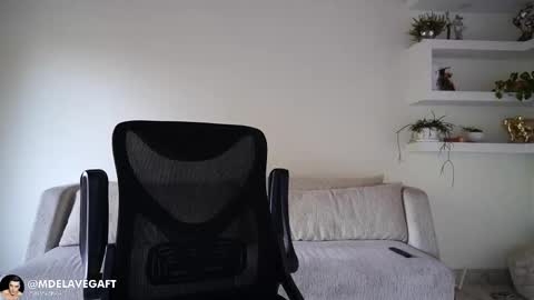 Snapshot of maximohoot chatting on 02/07/26, 10:35 Sebastian online show from 02/07/26, 10:35