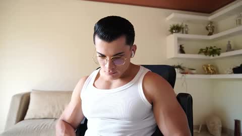 Snapshot of maximohoot chatting on 02/11/26, 02:44 Sebastian online show from 02/11/26, 02:44