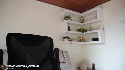 Snapshot of maximohoot chatting on 02/18/26, 02:02 Sebastian online show from 02/18/26, 02:02