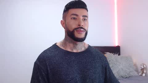 Snapshot of maximus_golden chatting on 10/25/25, 03:58 Independent Model online show from 10/25/25, 03:58