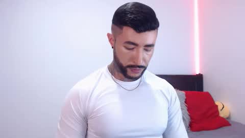 Snapshot of maximus_golden chatting on 11/09/25, 02:43 Independent Model online show from 11/09/25, 02:43