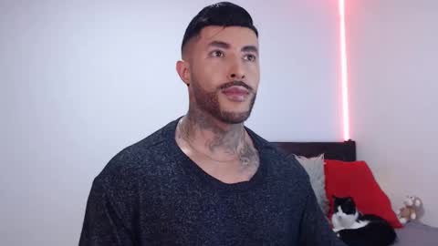 Snapshot of maximus_golden chatting on 11/25/25, 02:22 Independent Model online show from 11/25/25, 02:22