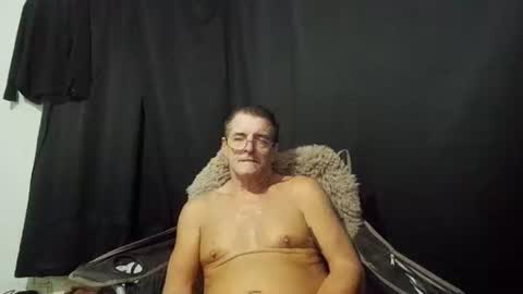 Snapshot of maximus_oreally chatting on 01/07/25, 04:18 Max online show from 01/07/25, 04:18