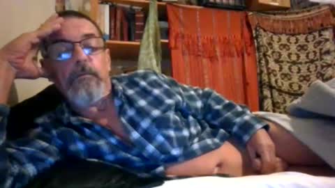 Snapshot of maximus_oreally chatting on 04/17/26, 02:09 Max online show from 04/17/26, 02:09