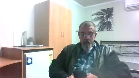 Snapshot of maximus_oreally chatting on 05/25/26, 10:43 Max online show from 05/25/26, 10:43