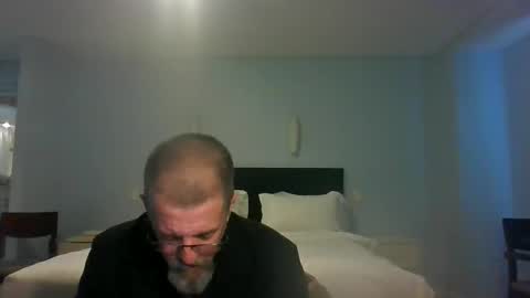 Snapshot of maximus_oreally chatting on 05/27/26, 06:43 Max online show from 05/27/26, 06:43