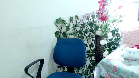 Snapshot of maxinesex_ chatting on 01/03/25, 04:37 maxinesex_ online show from 01/03/25, 04:37