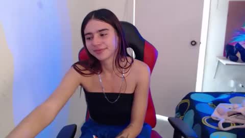 Snapshot of maxinesex_ chatting on 11/25/25, 02:17 maxinesex_ online show from 11/25/25, 02:17