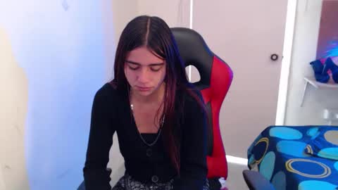 Snapshot of maxinesex_ chatting on 11/27/25, 01:57 maxinesex_ online show from 11/27/25, 01:57