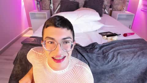 Snapshot of maxirogers chatting on 01/21/25, 11:24 Maxi Rogers online show from 01/21/25, 11:24