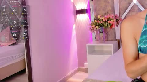 Snapshot of maxirogers chatting on 11/28/25, 11:57 Maxi Rogers online show from 11/28/25, 11:57