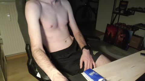 Snapshot of maxp0wer23 chatting on 01/18/25, 06:32 Max online show from 01/18/25, 06:32