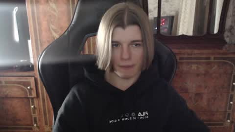 Snapshot of maxplay18 chatting on 12/12/24, 02:33 Max online show from 12/12/24, 02:33