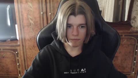 Snapshot of maxplay18 chatting on 12/12/24, 08:32 Max online show from 12/12/24, 08:32