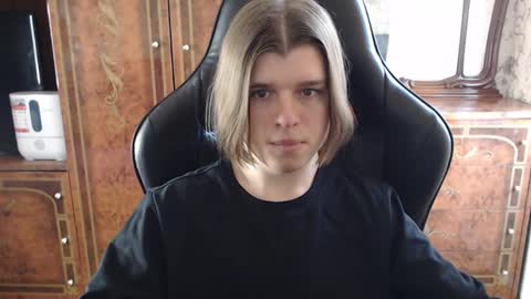 Snapshot of maxplay18 chatting on 02/23/25, 10:06 Max online show from 02/23/25, 10:06