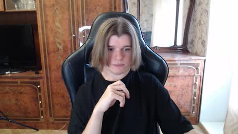 Snapshot of maxplay18 chatting on 09/29/25, 12:32 Max online show from 09/29/25, 12:32