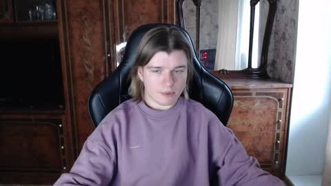 Max online show from 11/17/25, 09:15