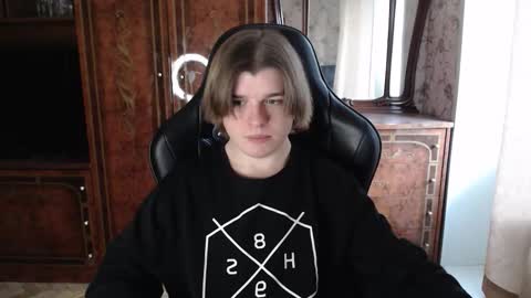 Max online show from 12/15/25, 11:14