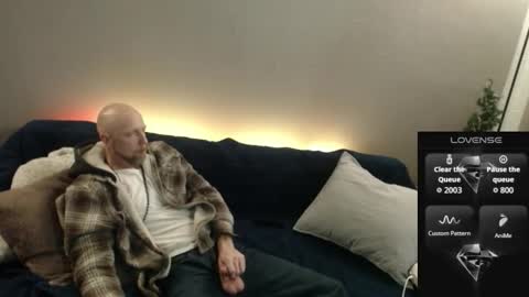 MaxRouger online show from 11/28/25, 02:36