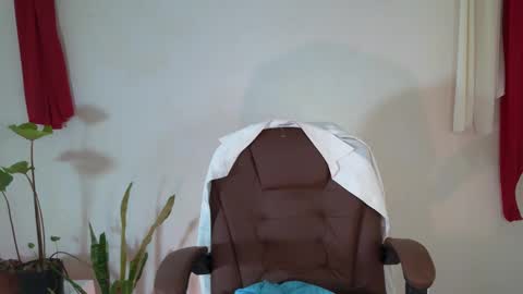 Snapshot of maxtopboy chatting on 01/13/25, 04:39 Max online show from 01/13/25, 04:39