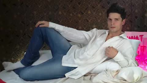 Snapshot of maxtopboy chatting on 09/16/25, 05:52 Max online show from 09/16/25, 05:52