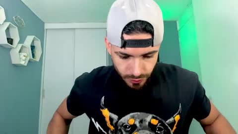 Snapshot of maxtowers chatting on 10/22/25, 12:22 Maxi online show from 10/22/25, 12:22