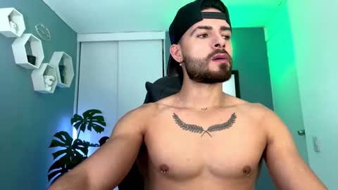 Snapshot of maxtowers chatting on 10/31/25, 01:28 Maxi online show from 10/31/25, 01:28