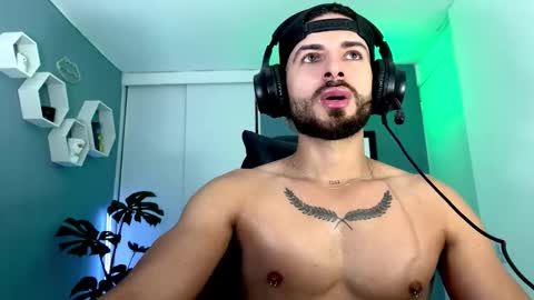 Snapshot of maxtowers chatting on 11/07/25, 01:27 Maxi online show from 11/07/25, 01:27