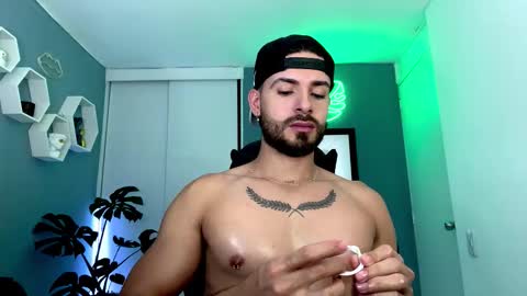 Snapshot of maxtowers chatting on 11/13/25, 10:52 Maxi online show from 11/13/25, 10:52