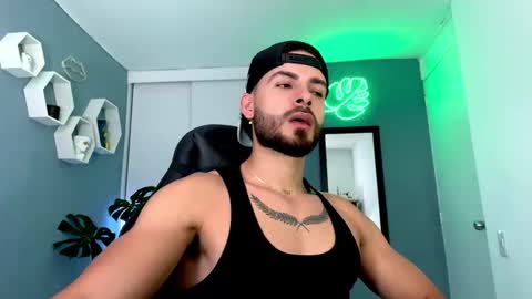 Snapshot of maxtowers chatting on 11/15/25, 09:43 Maxi online show from 11/15/25, 09:43