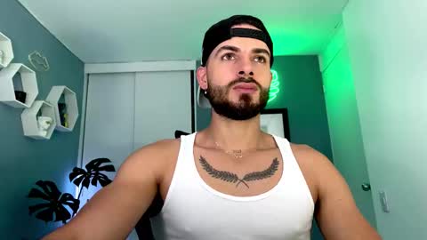 Snapshot of maxtowers chatting on 11/21/25, 10:30 Maxi online show from 11/21/25, 10:30