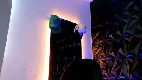 MAX online show from 11/13/25, 08:19