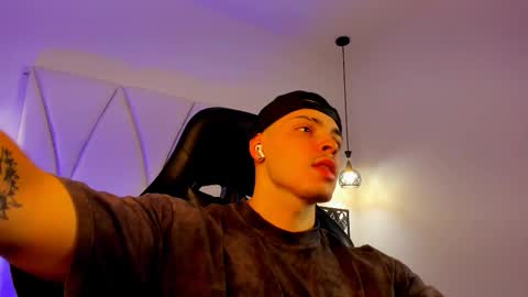 MAX online show from 12/01/25, 07:30