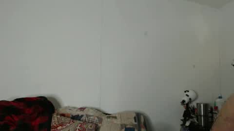 Snapshot of maxwellandpam chatting on 10/26/25, 05:24 Max and Pam Voyeur Cam online show from 10/26/25, 05:24