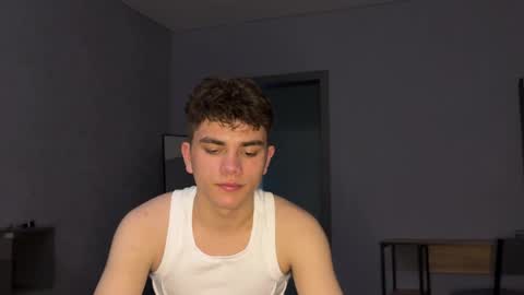 Snapshot of maxwoolf chatting on 05/09/26, 02:55 Max online show from 05/09/26, 02:55