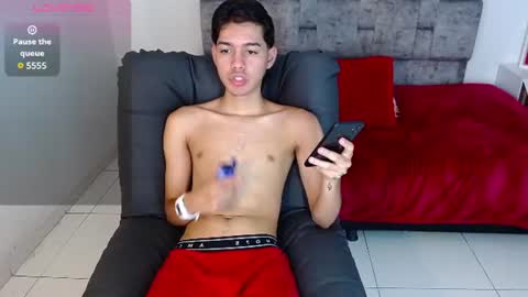 Snapshot of maxx_bigcock_ chatting on 06/10/26, 03:11 Max online show from 06/10/26, 03:11