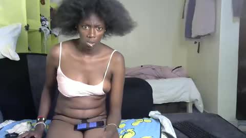 Snapshot of maxxinepetite chatting on 02/16/25, 11:26 maxxinepetite online show from 02/16/25, 11:26