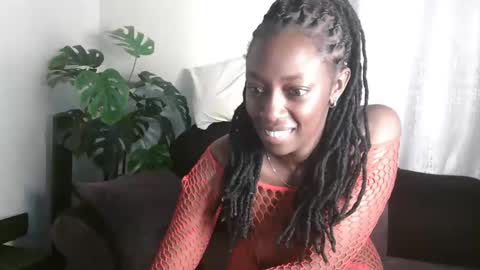 Snapshot of maxxinepetite chatting on 09/12/25, 10:26 maxxinepetite online show from 09/12/25, 10:26