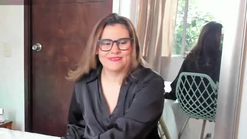 Victoria online show from 04/15/26, 12:34