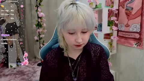 Snapshot of may_leaf chatting on 02/23/26, 01:25 Mary online show from 02/23/26, 01:25