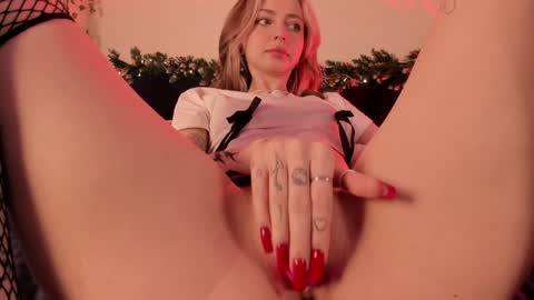 Snapshot of may_meowww chatting on 12/10/24, 10:38 May online show from 12/10/24, 10:38