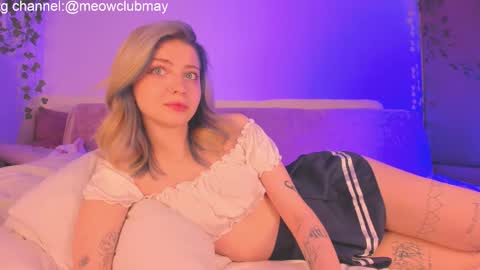 Snapshot of may_meowww chatting on 10/14/25, 01:50 May online show from 10/14/25, 01:50