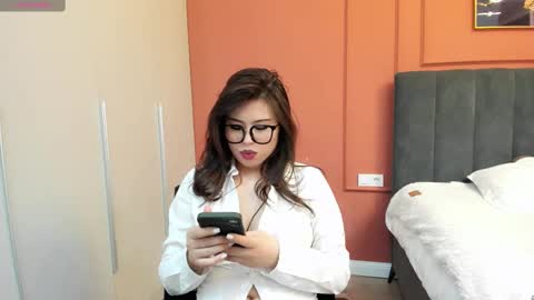 Mia online show from 03/12/25, 03:46