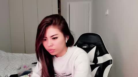 Mia online show from 03/05/26, 07:26