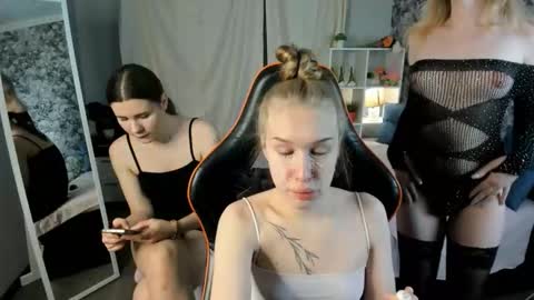 Leila online show from 12/20/25, 11:06